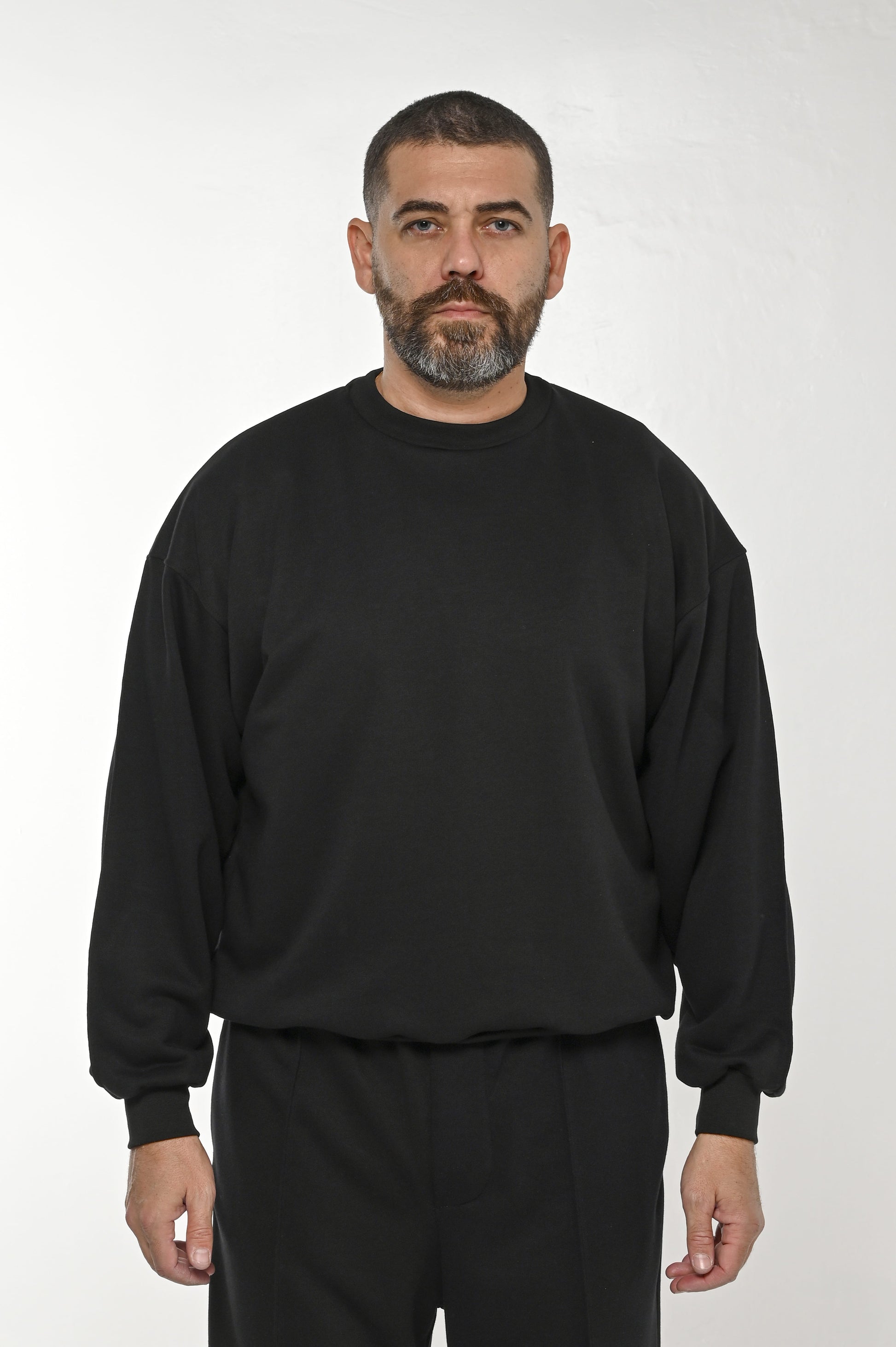 Gente Guapa black hoodie with “11:11 Everything will come to you at the perfect time” print — unisex streetwear front view